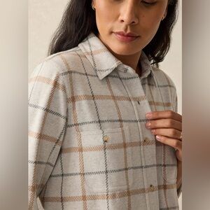 Women’s Hunter & Brown Sweater Knit Shirt size large